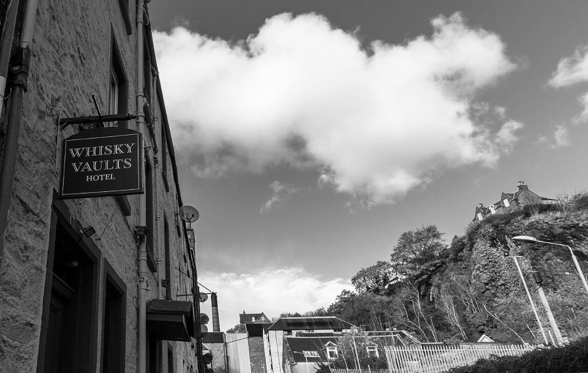 Hotel The Whisky Vaults Oban Exterior foto